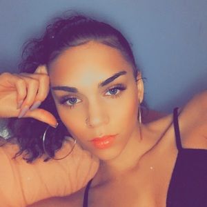 Meet your Posher, Abigail